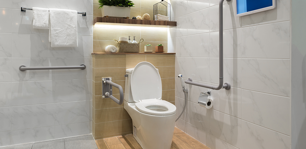 手すりを設置したトイレ